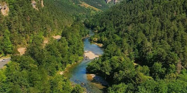 In the Gorges du Tarn towards the vineyards