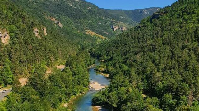 In the Gorges du Tarn towards the vineyards