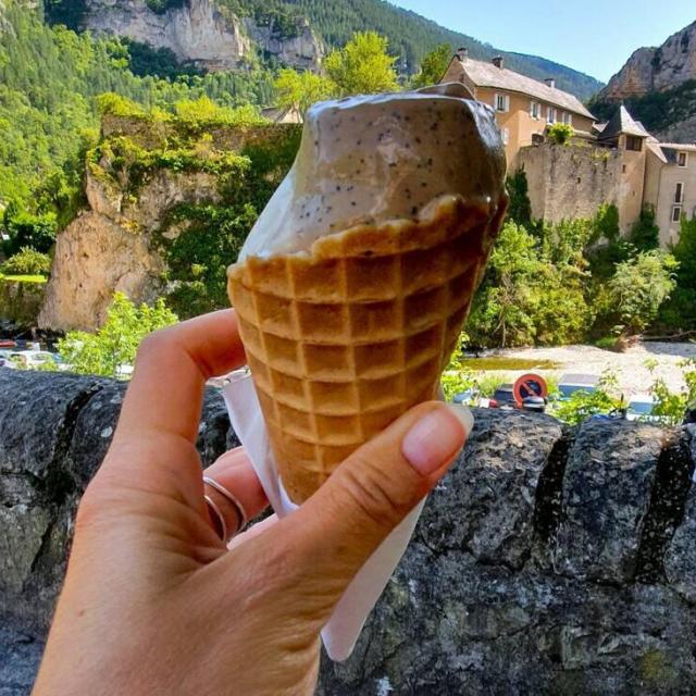 Une Glace artisanale au village des Vignes