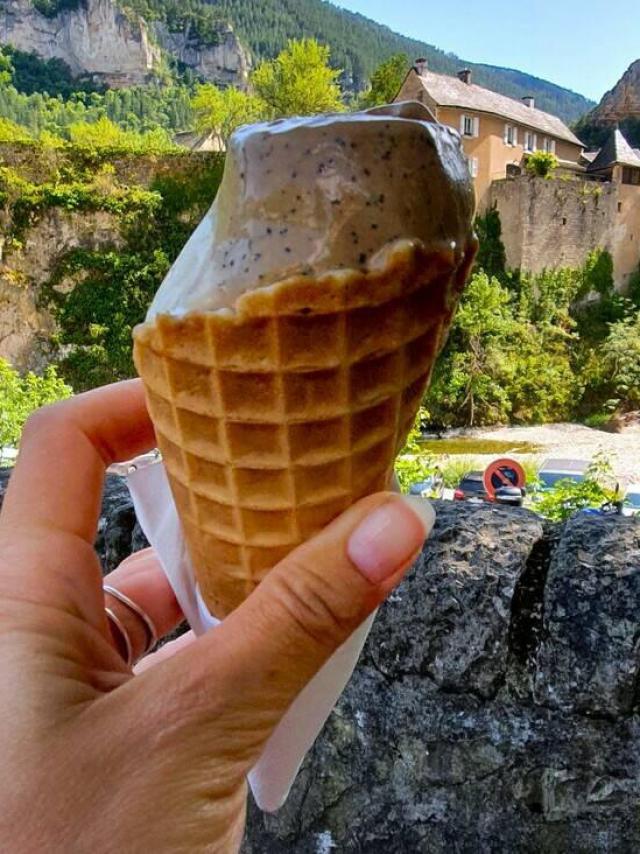 Artisanal ice cream in the village of Les Vignes