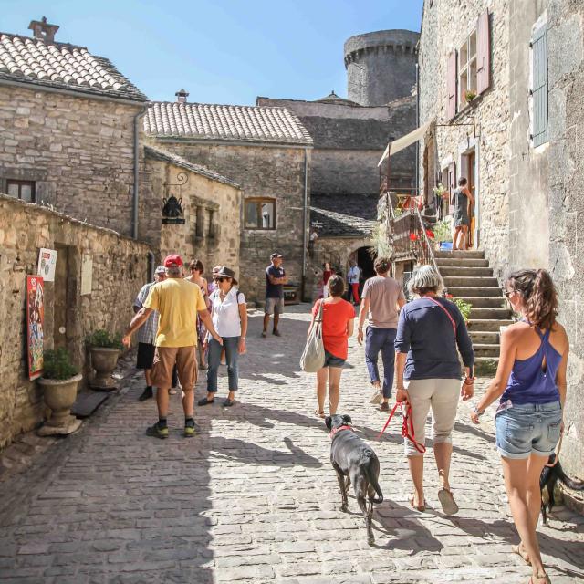 Balade En Famille Dans La Cite Templiere De La Couvertoirade Greg Alric