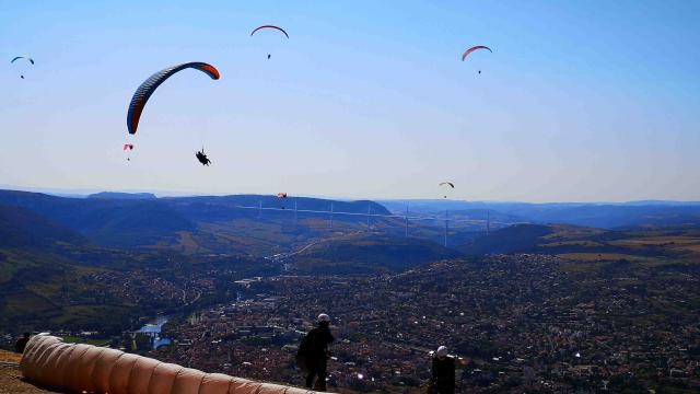 Parapente Pouncho Activites Nature 21 Millau Laetitia Raisin Robert