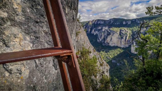 Rando Echelles Cinglegros Aventure 14 Gorges Du Tarn Laetitia Raisin Robert