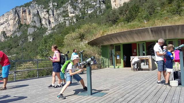 Terrasse De La Maison Des Vautours Ot Millau Grands Causses M. Remize