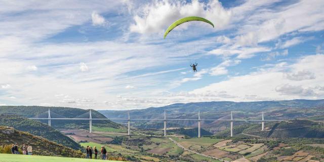 Vol En Parapente Face Au Viaduc De Millau Activites Nature 1 Millau @alexevil12