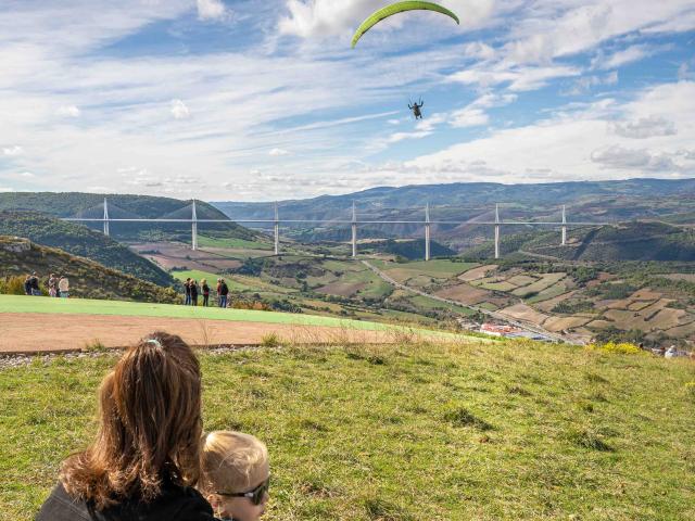 Vol En Parapente Face Au Viaduc De Millau Activites Nature 1 Millau @alexevil12