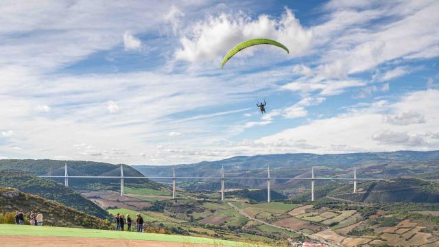 Paragliding Flight in front of Millau Viaduct Activites Nature 2 Millau @alexevil12