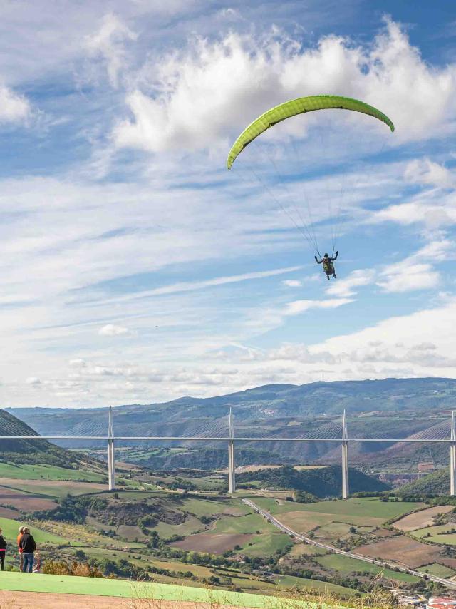 Paragliding Flight in front of Millau Viaduct Activites Nature 2 Millau @alexevil12