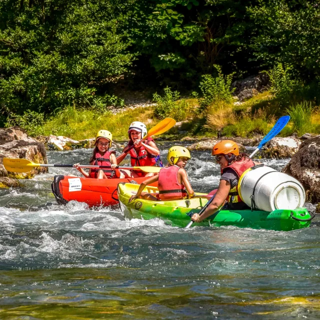 Cani Canoe Emmene Ton Chien 01 