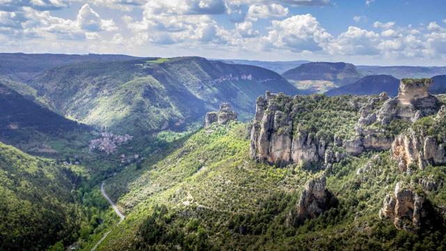 Corcniches du Méjean hike