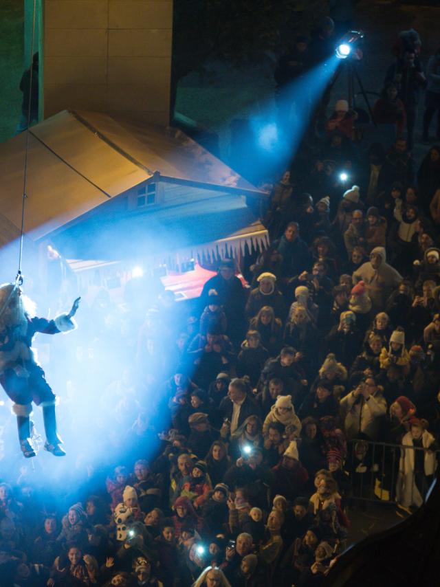 Festival Bonheurs Arrivee Du Pere Noel Aurelien Trompeau