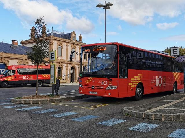 Bus Lio Millau station