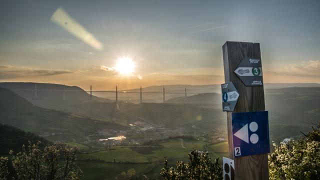 Trail markers View Viaduc Couchant