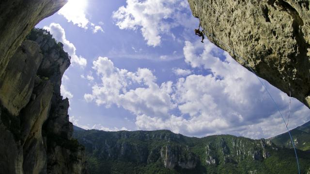 Daniel Du Lac in the Men Infinity Lane, 8c, at the PETZL Roc Trip / Vibram Natural Games 2009, Millau, France.