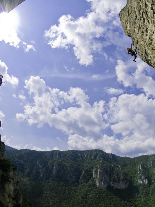 Daniel Du Lac in the Men Infinity Lane, 8c, at the PETZL Roc Trip / Vibram Natural Games 2009, Millau, France.