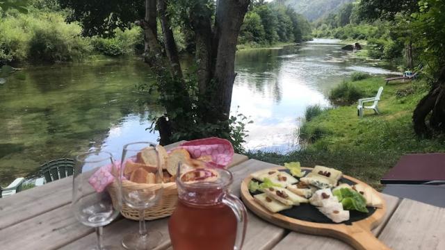 Moulin De Parayre Table